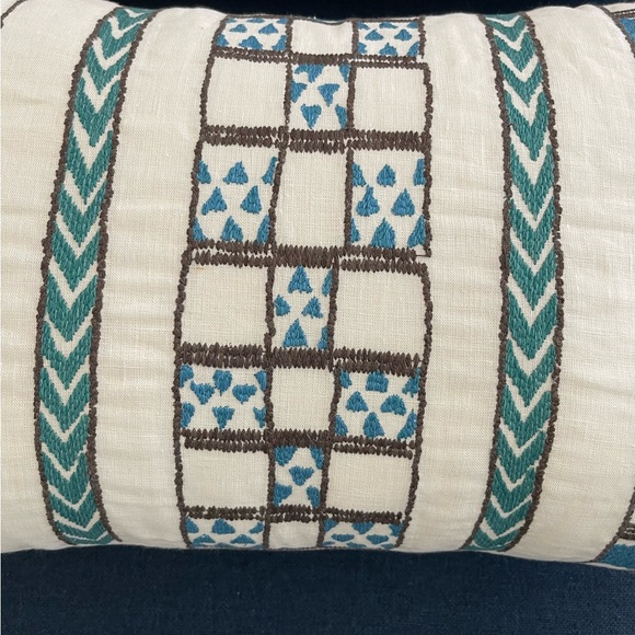 2 William Yeoward pillows - Picture 3 of 5
